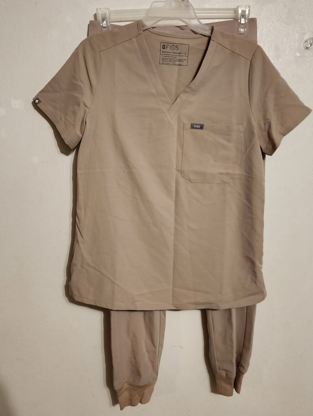 Figs Beige Zamora Pants & Catarina Top Scrub Set Size S, Inseam 28"